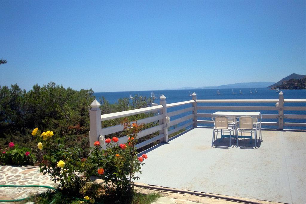 Kavos Bay Seafront Hotel Agia Marina  Екстер'єр фото